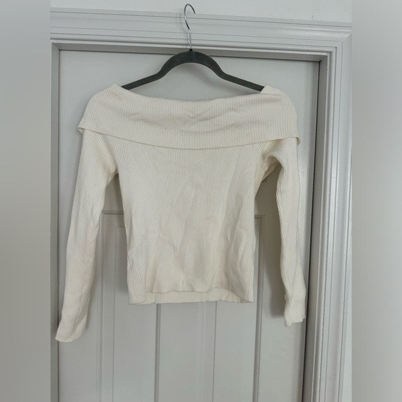 Abercrombie & Fitch Off-The-Shoulder Slim Sweater - Picture 3 of 6